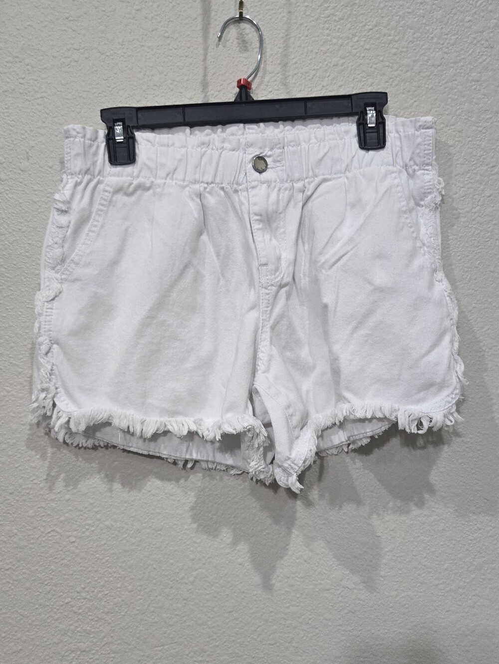 SHEIN White High Waist Frayed Hem Shorts